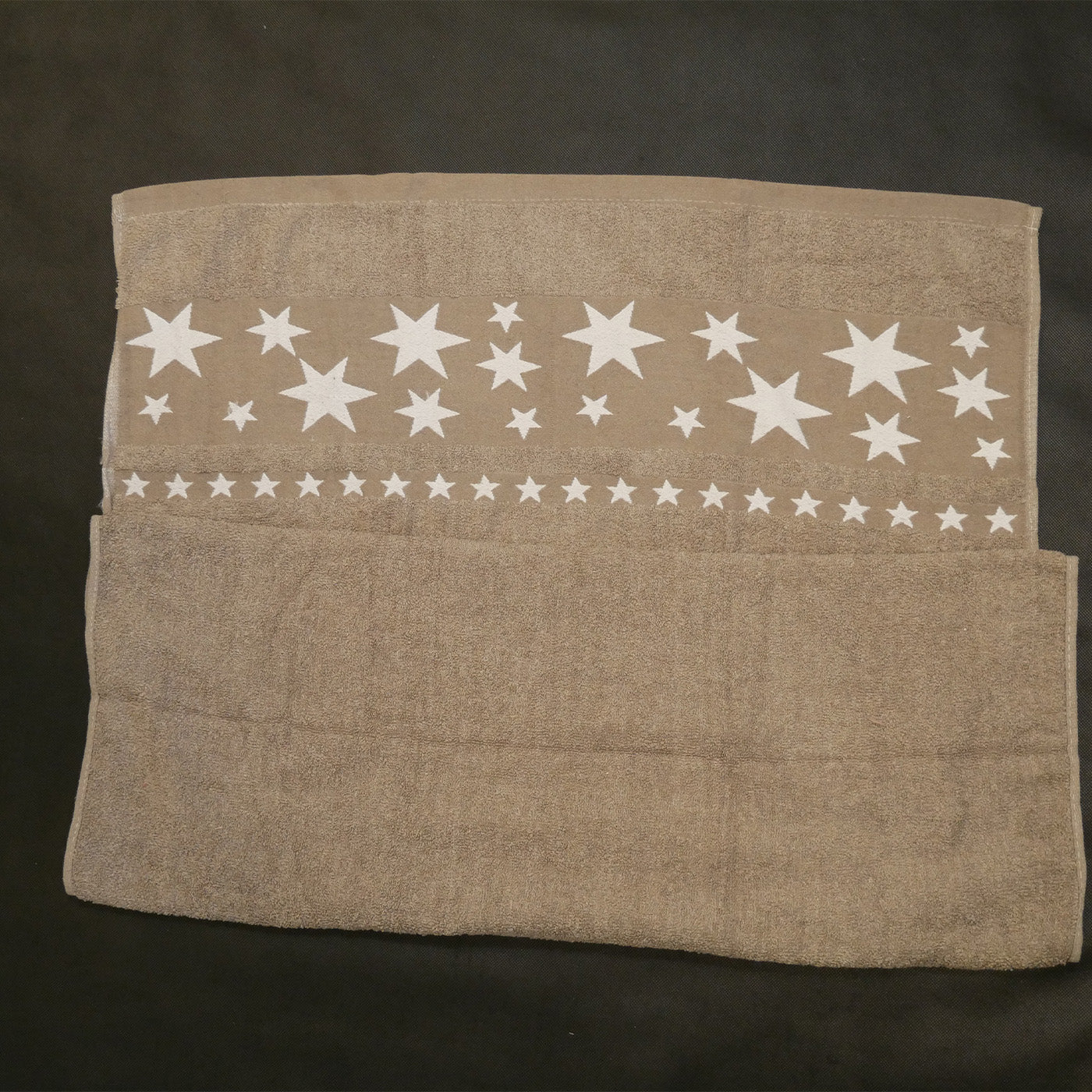 Ręcznik Star Brown – Klasyka z gwiezdnym akcente